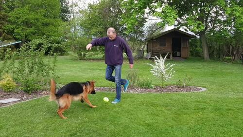 Witus spiel mit dem Eierball